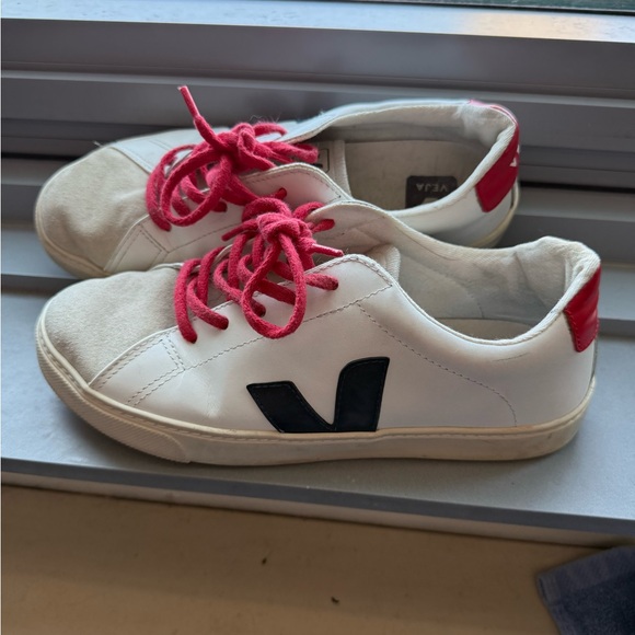 Veja Red, White & Blue Sneakers – Big Kids Size 6.5 / Women’s 7.5 / EU 38 - Picture 1 of 7